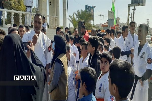 حضور پرشور فرهنگیان و دانش‌آموزان شادگانی در مراسم راهپیمایی یوم الله ۲۲بهمن