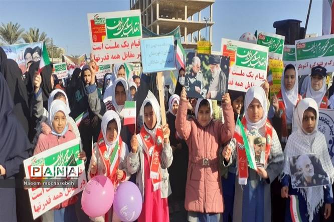 حضور پرشور فرهنگیان و دانشآموزان شادگانی در مراسم راهپیمایی یوم الله ۲۲بهمن