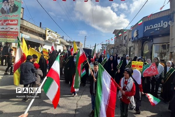 حضور پرشور مردم غیور پاکدشت در راهپیمایی 22 بهمن