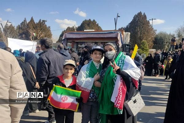 حضور پرشور مردم غیور پاکدشت در راهپیمایی 22 بهمن