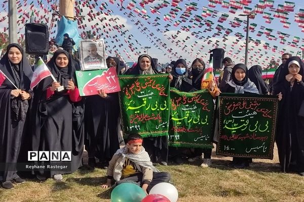 حضور پرشور مردم غیور پاکدشت در راهپیمایی 22 بهمن