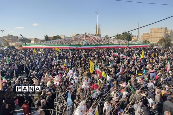 حضور پرشور مردم غیور پاکدشت در راهپیمایی 22 بهمن