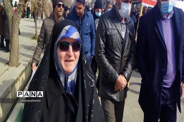 راهپیمایی گرامیداشت یوم‌الله ۲۲ بهمن در فیروزکوه برگزار شد