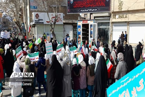 راهپیمایی گرامیداشت یوم‌الله ۲۲ بهمن در فیروزکوه برگزار شد