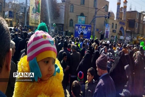 راهپیمایی گرامیداشت یوم‌الله ۲۲ بهمن در فیروزکوه برگزار شد
