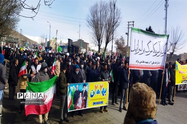 راهپیمایی گرامیداشت یوم‌الله ۲۲ بهمن در فیروزکوه برگزار شد