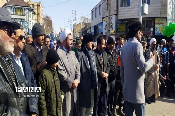 راهپیمایی گرامیداشت یوم‌الله ۲۲ بهمن در فیروزکوه برگزار شد