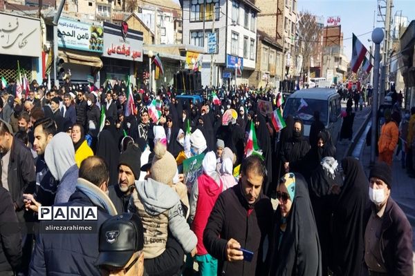 راهپیمایی گرامیداشت یوم‌الله ۲۲ بهمن در فیروزکوه برگزار شد