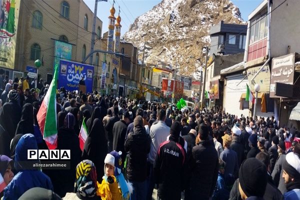 راهپیمایی گرامیداشت یوم‌الله ۲۲ بهمن در فیروزکوه برگزار شد