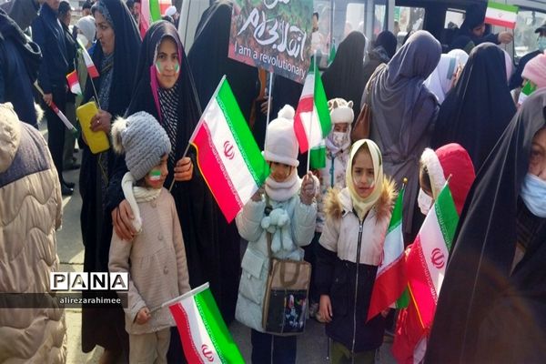 راهپیمایی گرامیداشت یوم‌الله ۲۲ بهمن در فیروزکوه برگزار شد