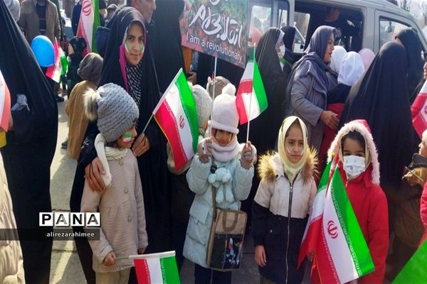 راهپیمایی گرامیداشت یوم‌الله ۲۲ بهمن در فیروزکوه برگزار شد