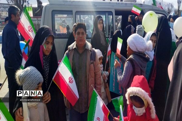 راهپیمایی گرامیداشت یوم‌الله ۲۲ بهمن در فیروزکوه برگزار شد