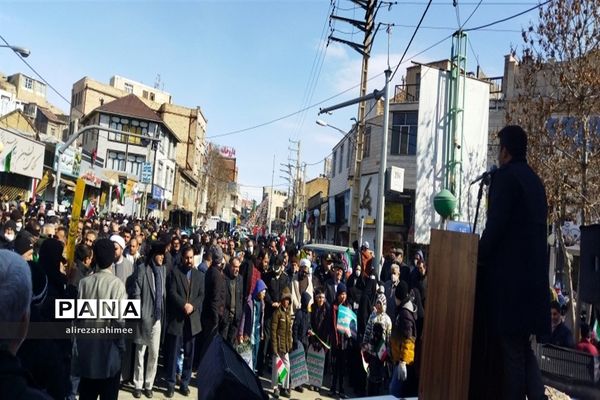 راهپیمایی گرامیداشت یوم‌الله ۲۲ بهمن در فیروزکوه برگزار شد