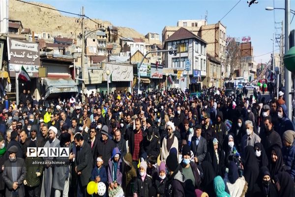 راهپیمایی گرامیداشت یوم‌الله ۲۲ بهمن در فیروزکوه برگزار شد