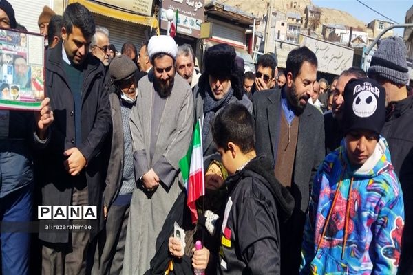 راهپیمایی گرامیداشت یوم‌الله ۲۲ بهمن در فیروزکوه برگزار شد