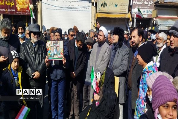 راهپیمایی گرامیداشت یوم‌الله ۲۲ بهمن در فیروزکوه برگزار شد