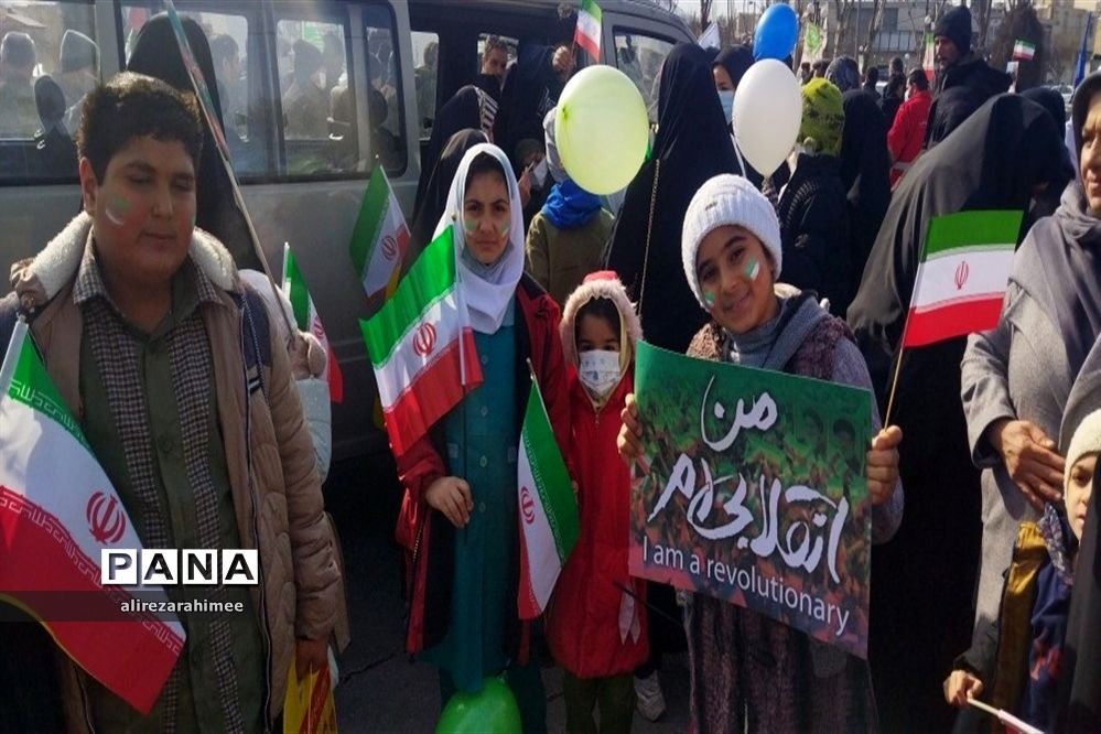 راهپیمایی گرامیداشت یوم‌الله ۲۲ بهمن در فیروزکوه برگزار شد