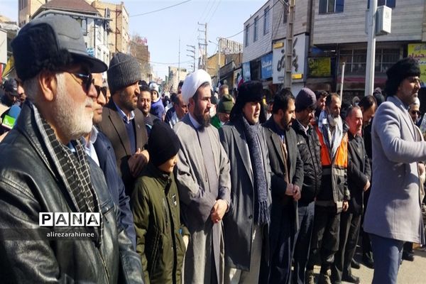 راهپیمایی گرامیداشت یوم‌الله ۲۲ بهمن در فیروزکوه برگزار شد