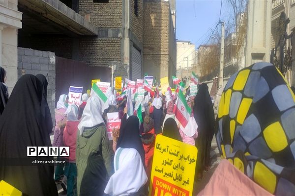 راهپیمایی گرامیداشت یوم‌الله ۲۲ بهمن در فیروزکوه برگزار شد