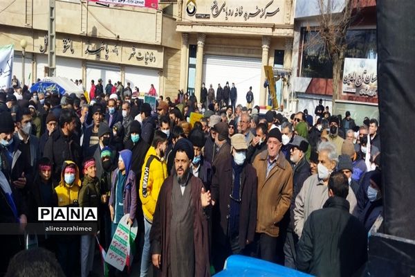 راهپیمایی گرامیداشت یوم‌الله ۲۲ بهمن در فیروزکوه برگزار شد