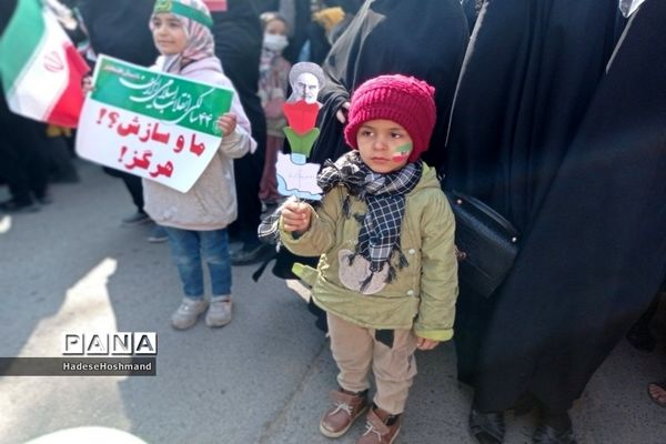 راهپیمایی ۲۲ بهمن دانش‌آموزان و سایر اقشار در خلیل اباد