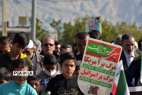 حضور پرشور دانش‌آموزان و مردم شهر گله‌دار در راهپیمایی 22 بهمن