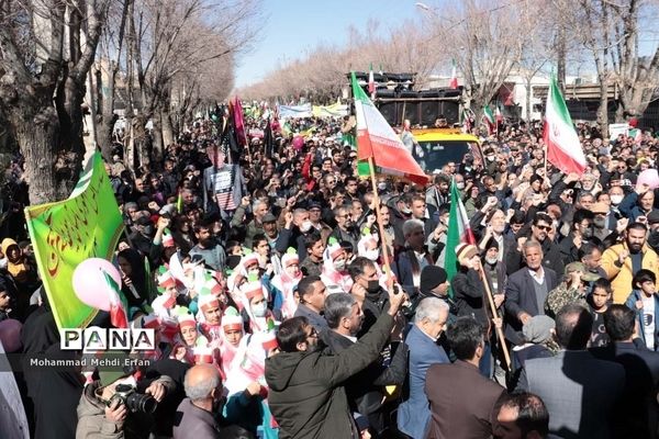 شکوه حضور مردم  آباده در راهپیمایی 22 بهمن ماه