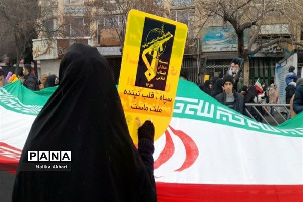 حضور پرشور مردم مشهد در راهپیمایی ۲۲ بهمن