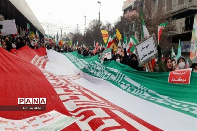 حضور پرشور مردم مشهد در راهپیمایی ۲۲ بهمن