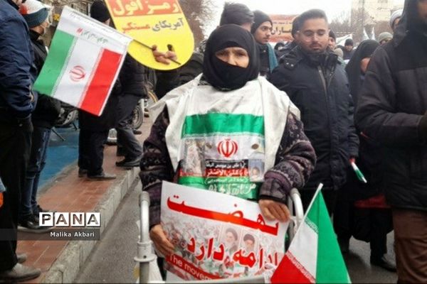 حضور پرشور مردم مشهد در راهپیمایی ۲۲ بهمن