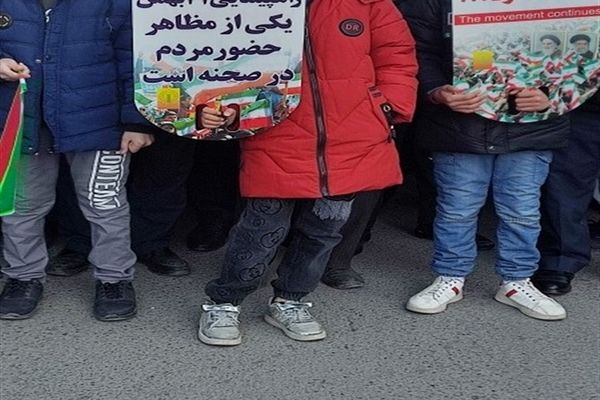 حضور پرشور دانش‌آموزان خرمدره در راهپیمایی ۲۲ بهمن