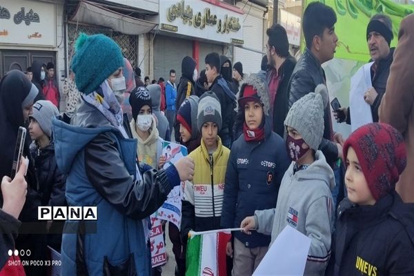 حضور پرشور دانش‌آموزان خرمدره در راهپیمایی ۲۲ بهمن