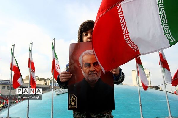 حضور دانش‌آموزان دهه هشتادی و نودی  در راهپیمایی ۲۲ بهمن در تهران
