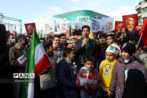 حضور دانش‌آموزان دهه هشتادی و نودی  در راهپیمایی ۲۲ بهمن در تهران