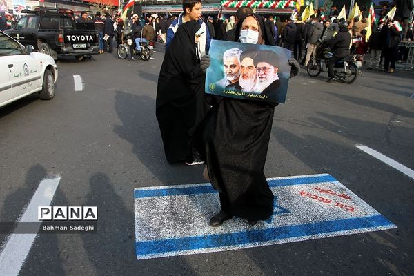 حضور دانش‌آموزان دهه هشتادی و نودی  در راهپیمایی ۲۲ بهمن در تهران