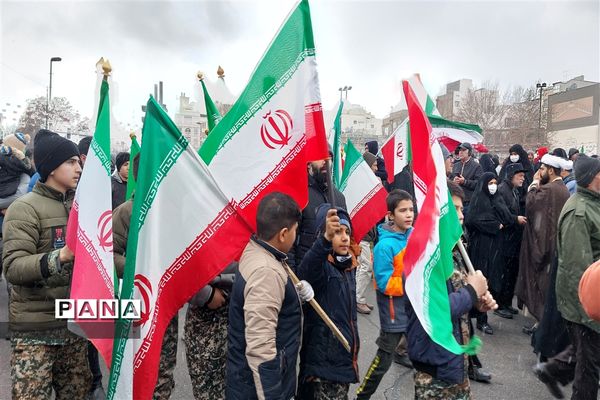 حضور پرشکوه مردم مشهد در راهپیمایی 22 بهمن