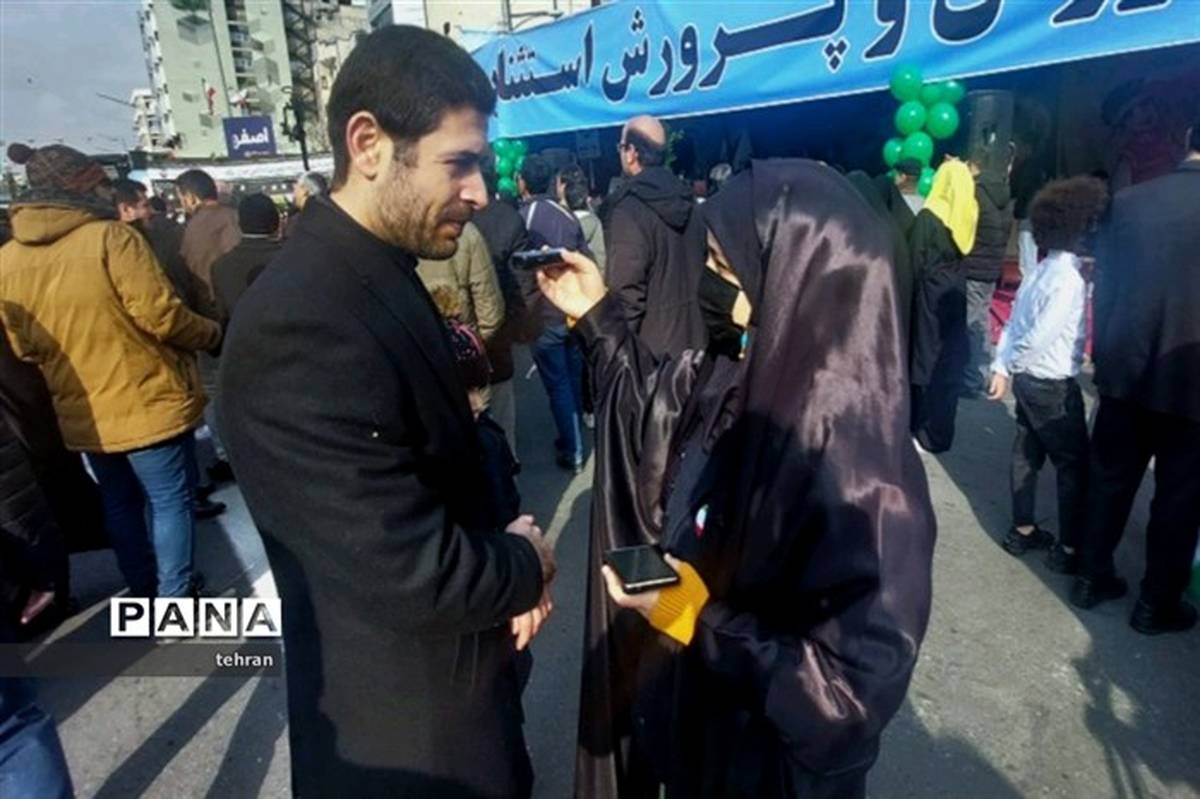 امروز فرصتی بود تا دانش‌آموزان تجدید بیعتی با آرمان‌های انقلاب داشته باشند