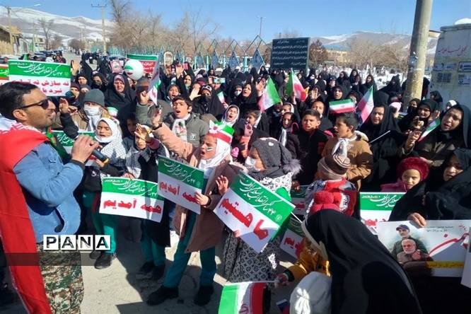 شرکت گسترده مردم شهرستان فریدن در راهپیمایی ٢٢ بهمن