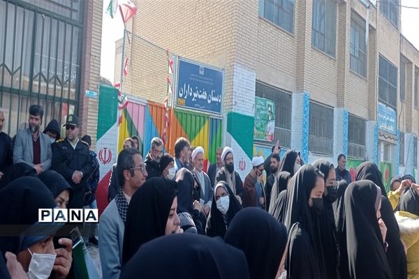 شرکت گسترده مردم شهرستان فریدن در راهپیمایی ٢٢ بهمن