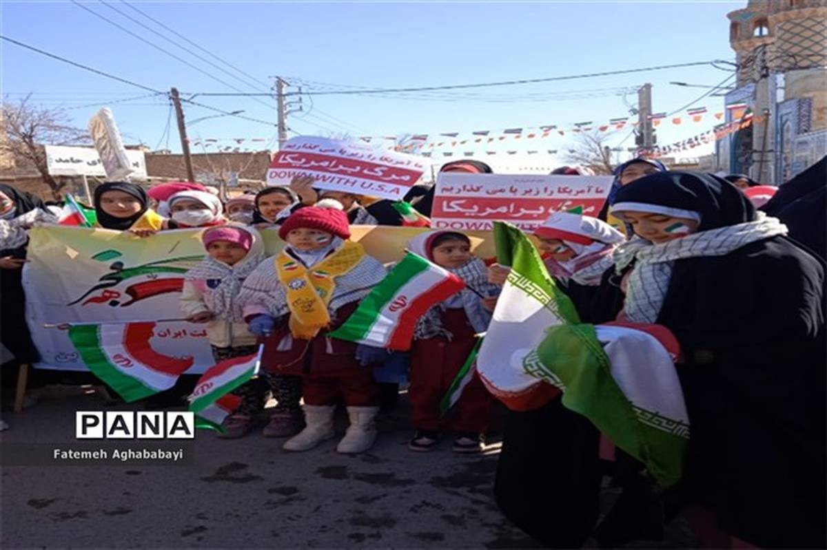 حضور پرشور دانش‌آموزان دبستان بوستان و  مردم شهرستان بن در راهپیمایی ۲۲بهمن/فیلم