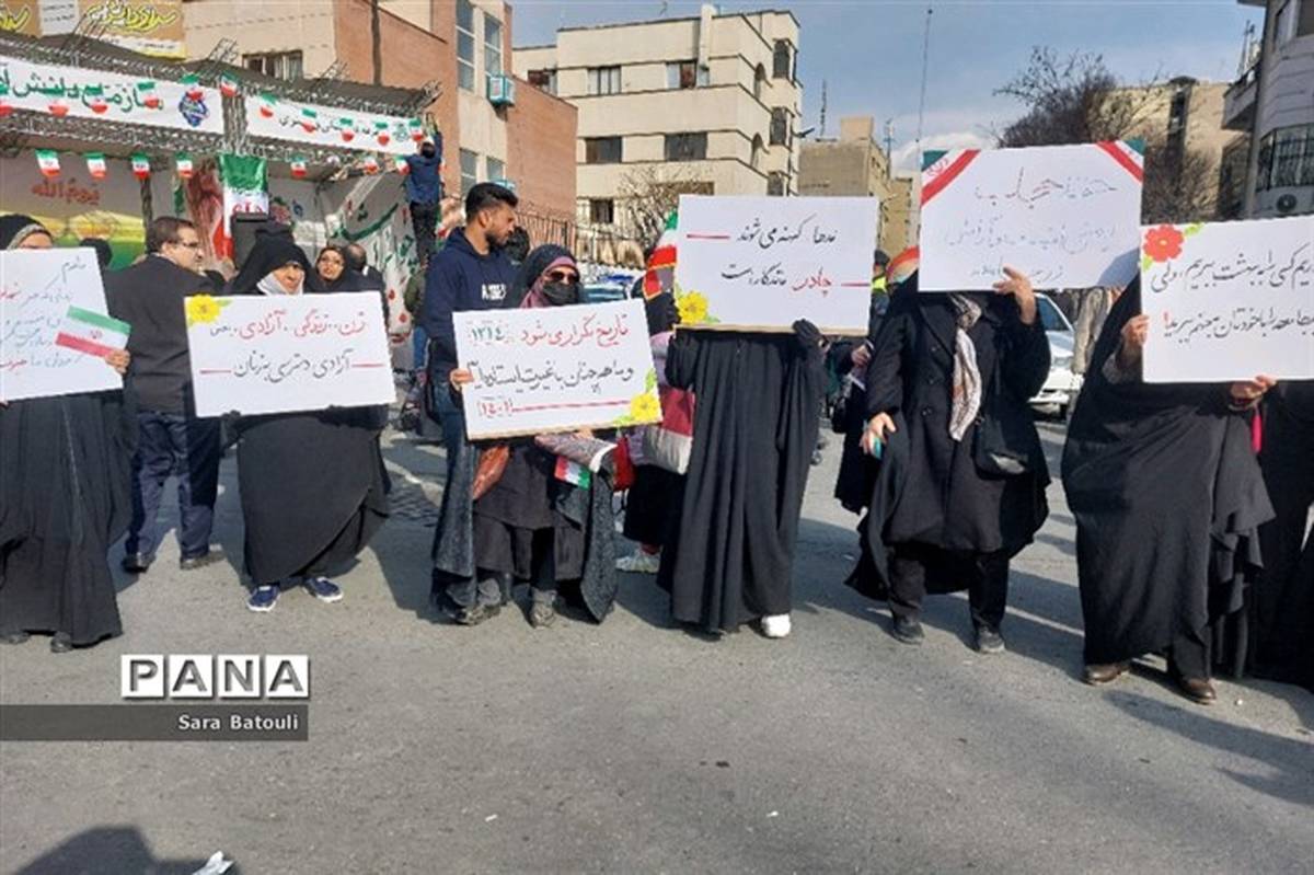 چهل و چهارمین سالگرد انقلاب، نشانه اقتدار رهبر در برابر پایداری انقلاب اسلامی است