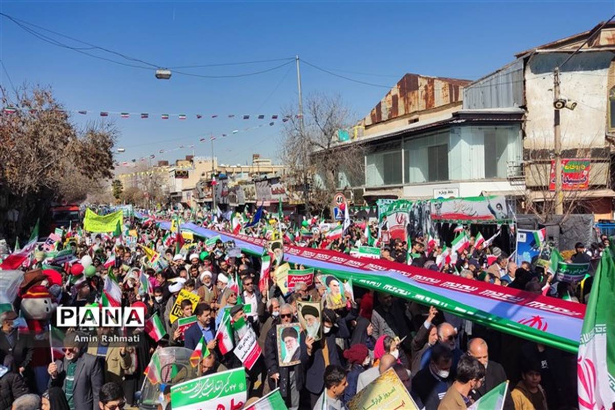 حضور دانش‌آموزان دهه نودی در راهپیمایی 22 بهمن، پیام آور ایستادگی ملت ایران است