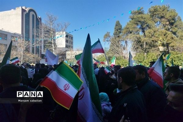 حضور جوانان و نوجوانان شیرازی در راهپیمایی ۲۲بهمن