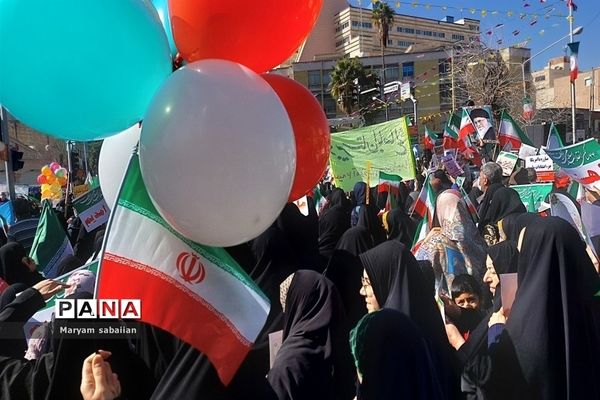 حضور جوانان و نوجوانان شیرازی در راهپیمایی ۲۲بهمن