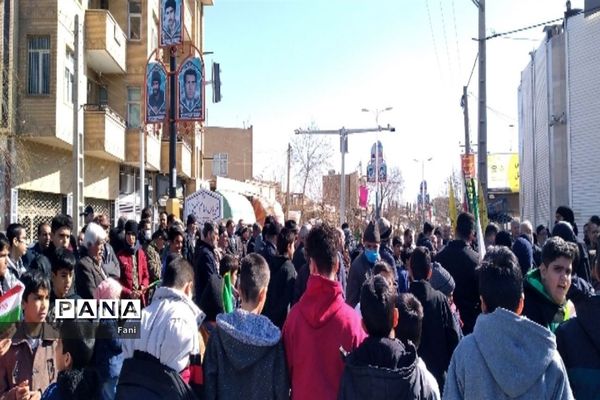 حضور پرشور مردم شهرستان فلاورجان در راهپیمایی ٢٢ بهمن