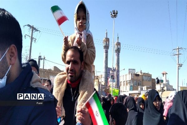 حضور پرشور مردم شهرستان فلاورجان در راهپیمایی ٢٢ بهمن