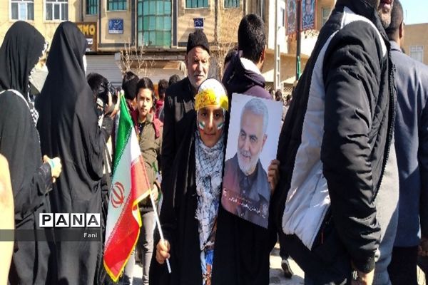 حضور پرشور مردم شهرستان فلاورجان در راهپیمایی ٢٢ بهمن