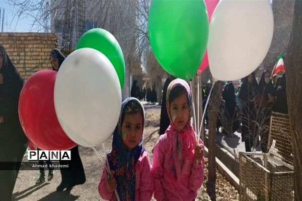 حضور کودکان و نوجوانان ارسنجانی در راهپیمایی ۲۲بهمن