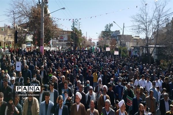 حضور کودکان و نوجوانان ارسنجانی در راهپیمایی ۲۲بهمن