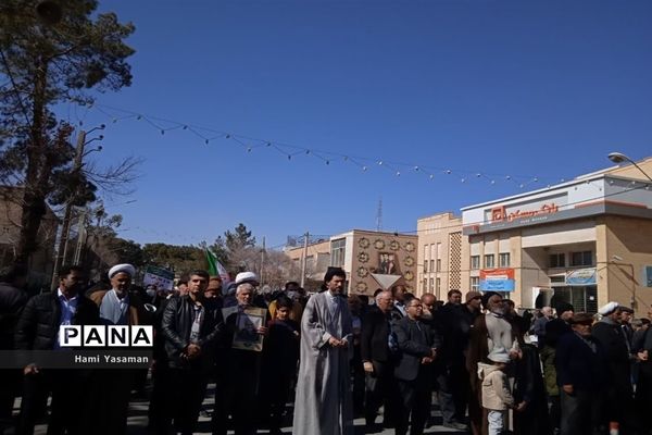 اجتماع پرشور و حماسی مردم انقلابی و همیشه در صحنه اردکان در راهپیمایی ۲۲ بهمن